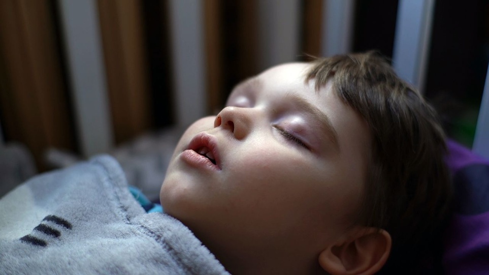 آپنه یا وقفه تنفسی نوزاد در خواب را چگونه می‌توان تشخیص داد؟